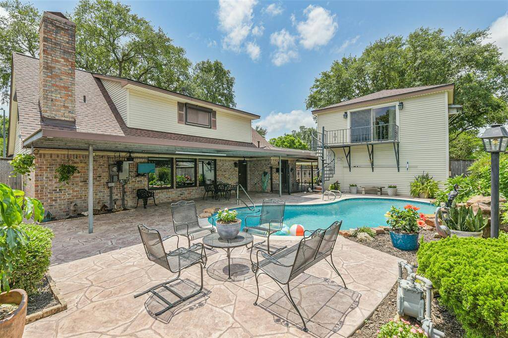 view of beautifully landscaped backyard