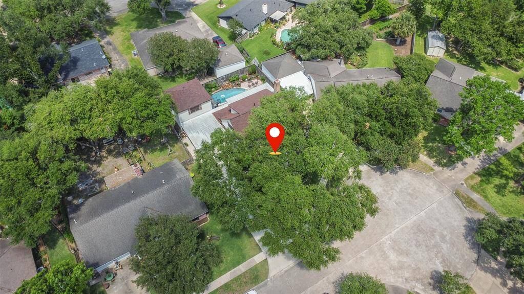 shaded front yard with matured oak trees