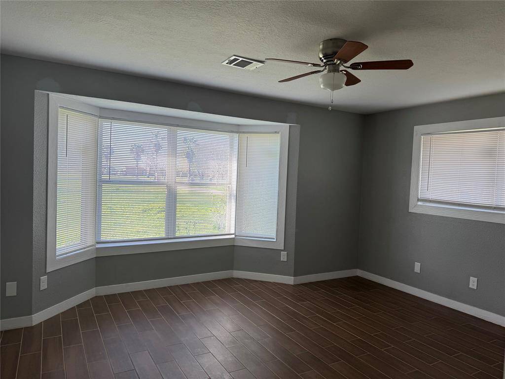Mr bedroom