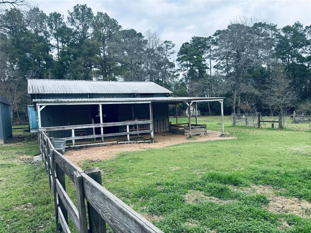 4 stall horse barn