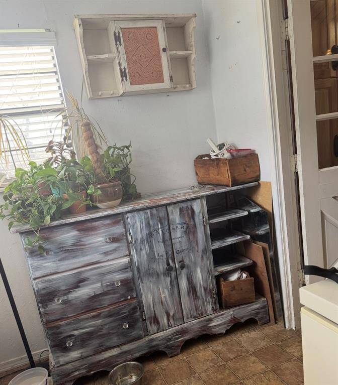LAUNDRY / MUD-ROOM