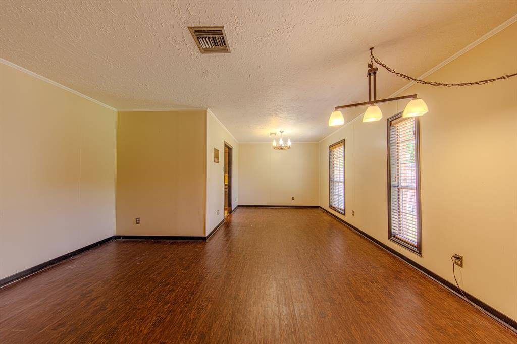 Dining room/ flex space