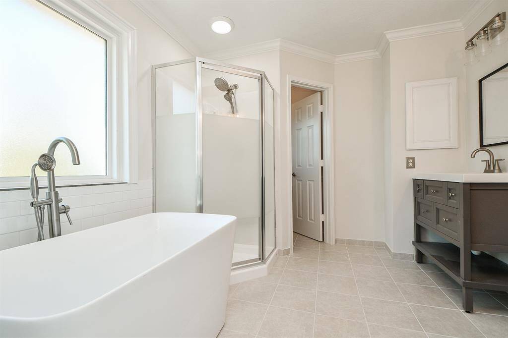 Floor 2 - Primary Bathroom