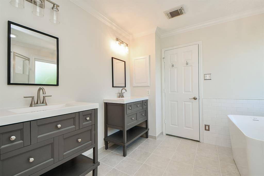 Floor 2 - Primary Bathroom