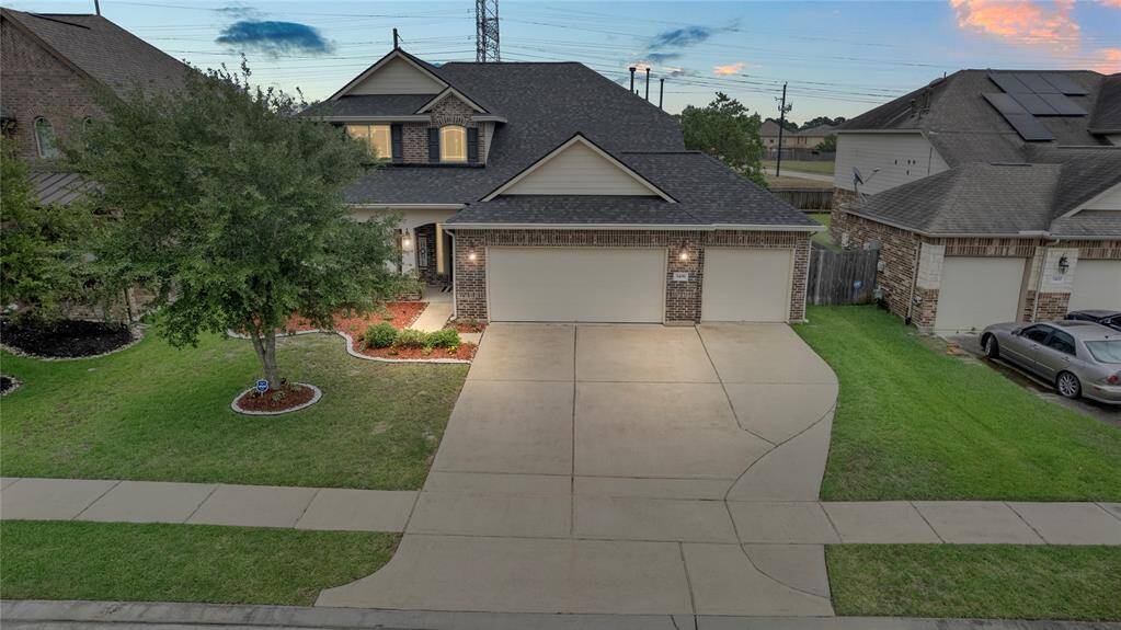 Situated in the sought-after Waterstone community, this home is zoned to the acclaimed Katy ISD schools and offers convenient access to Grand Parkway 99, shopping centers, restaurants, and entertainment venues.