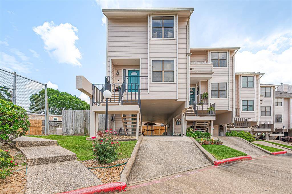 View of front of townhome (end unit)