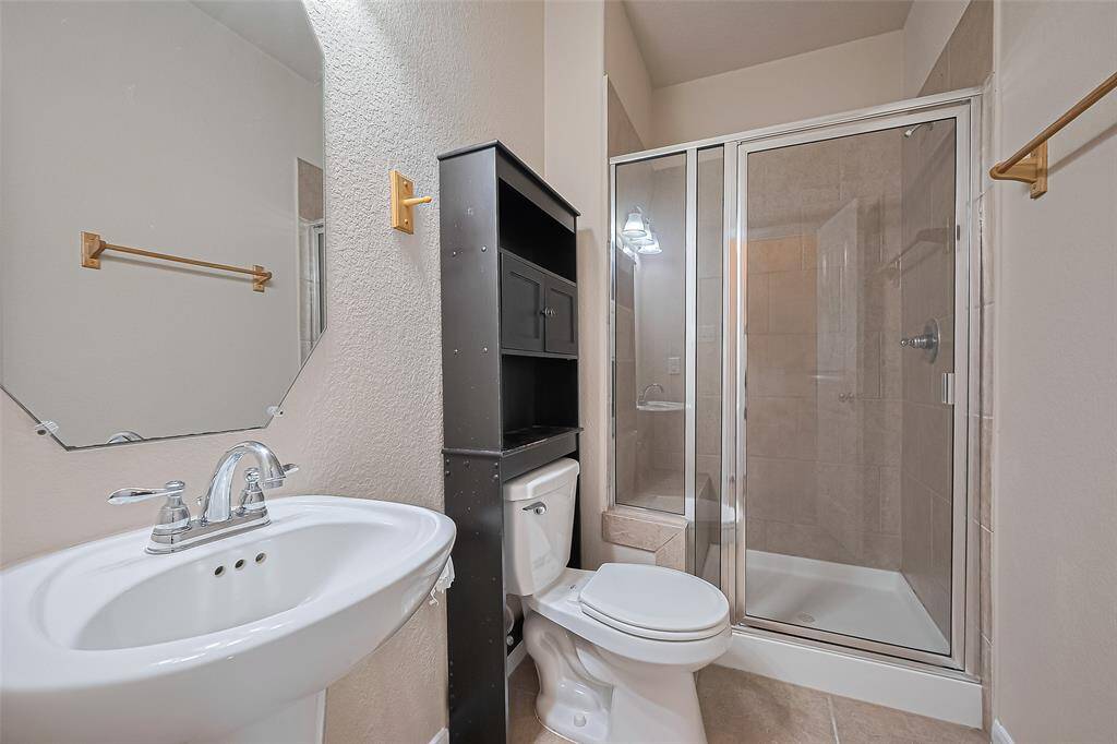 Full Bathroom #1 - 1st Floor