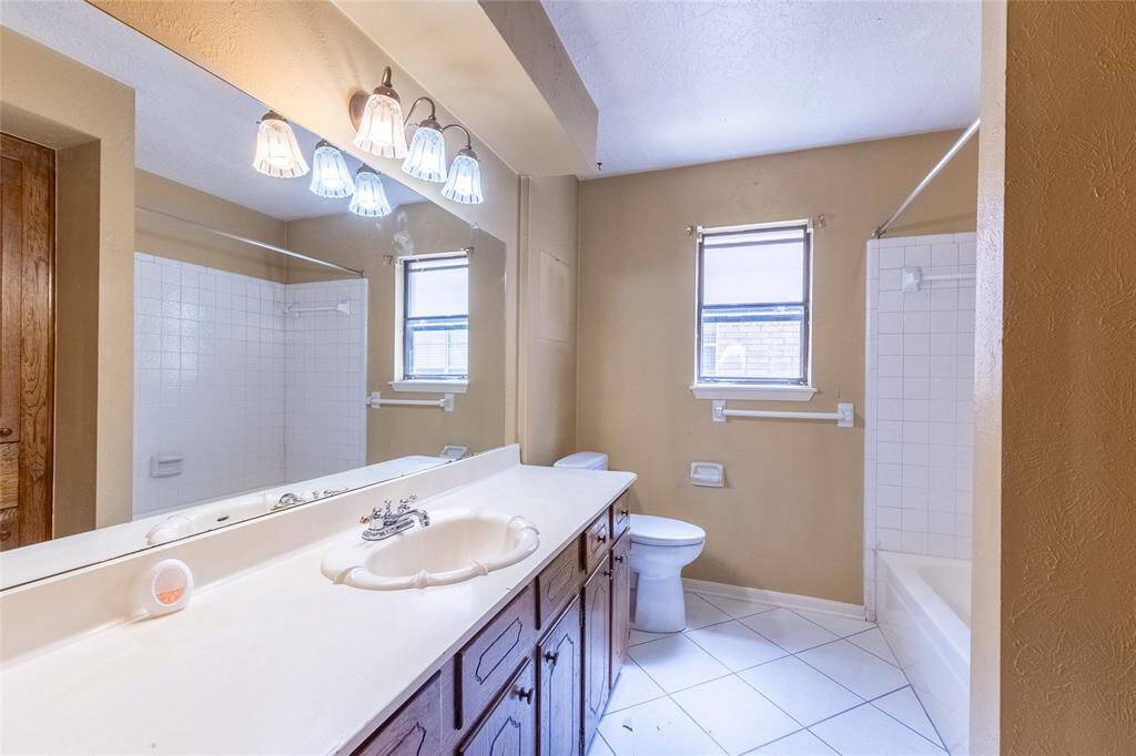 2nd bathroom