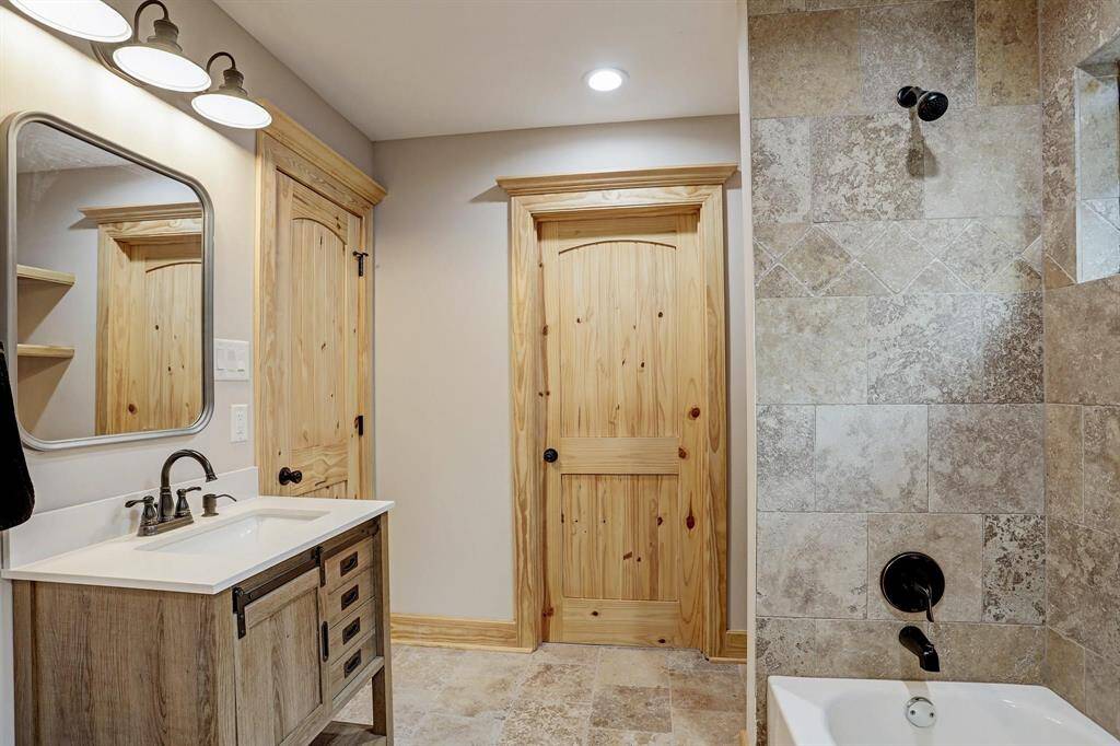 Jack and Jill bath.