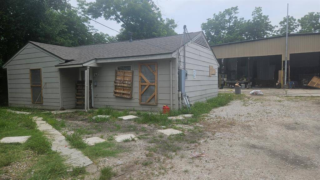 Single story home has 2 bedrooms and 1 bathroom. Was used as an office.
