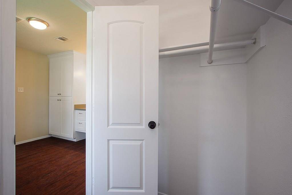 Large closet with plenty of hangingspace.