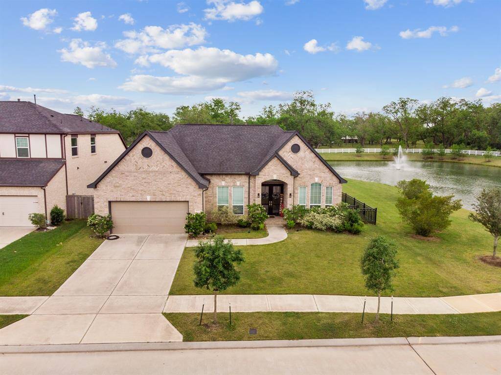 The Seth Brothers Team welcomes you to 4227 Carol Ridge!