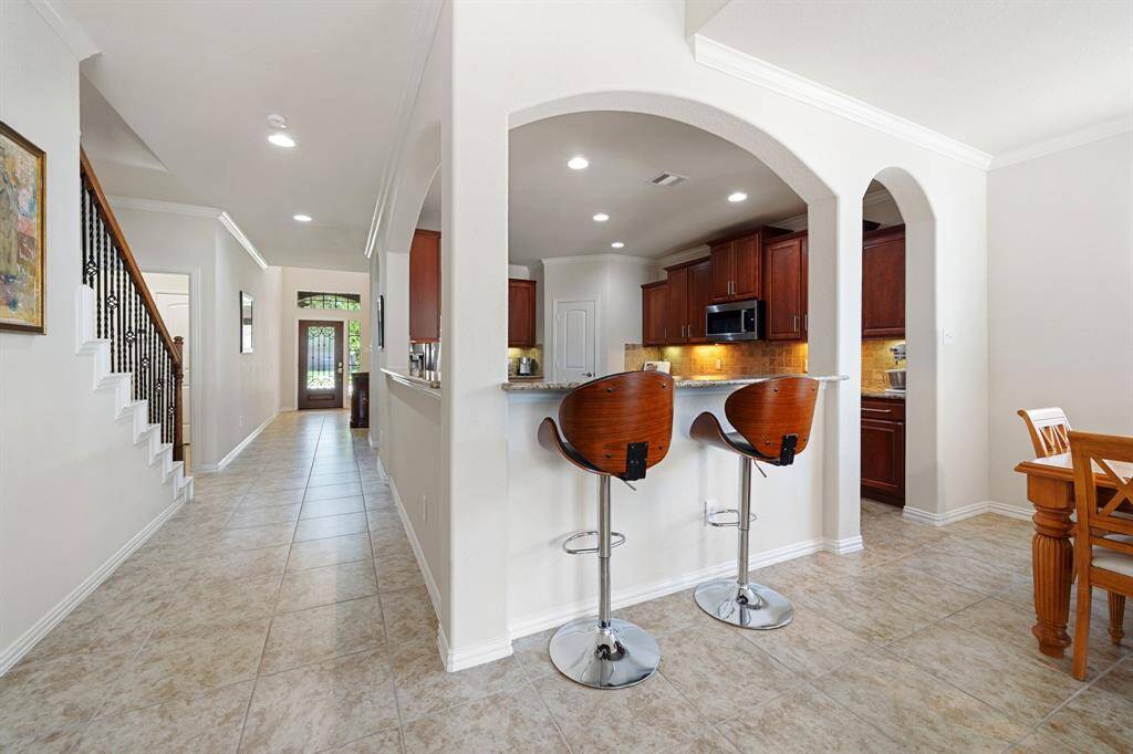 Breakfast bar perfect for your morning coffee.
