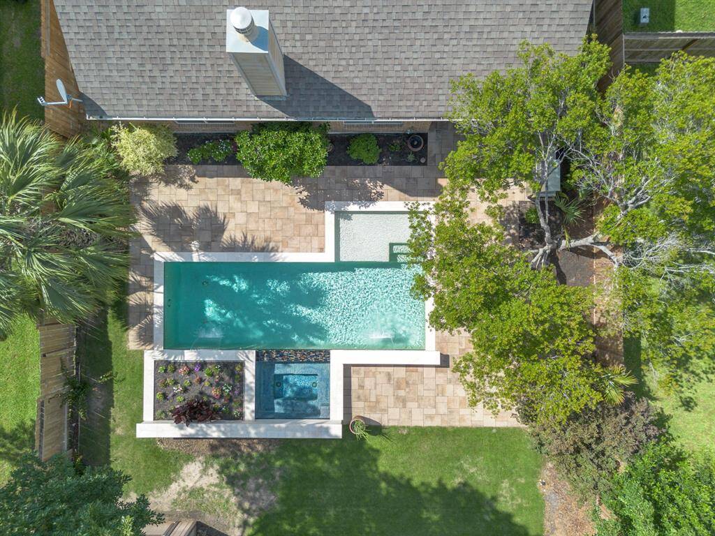 This backyard will surely make a statement!