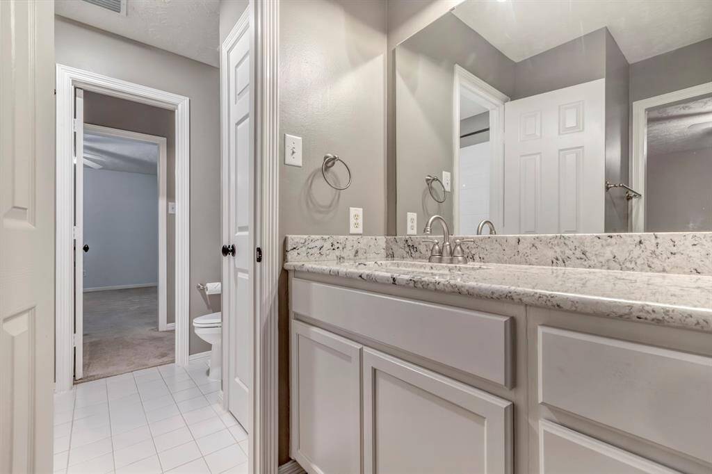Connecting Hollywood bathroom between two upstairs bedrooms.