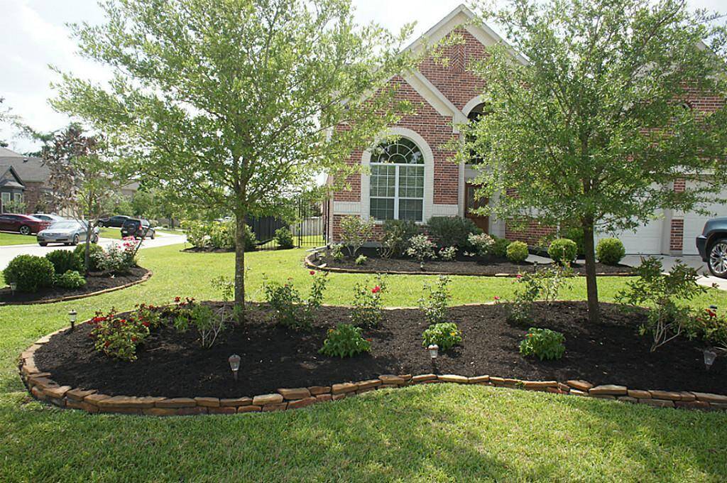 Welcome to 46 Wenoah Loop, located on a cul-de-sac street in beautiful Creekside Village of The Woodlands.