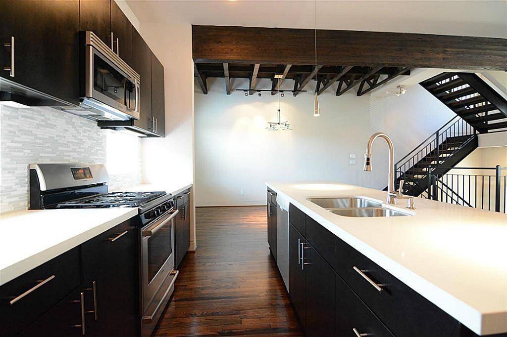 Lots of counter space to lay the spread of food or prep place before the guest arrives