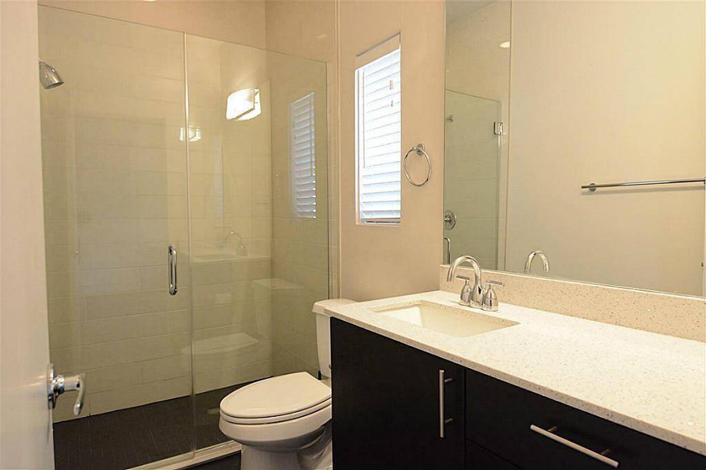 full bath- 1 st level- bedroom