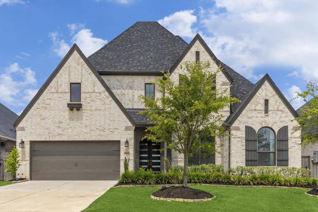 Beautiful Highland built home with covered front patio with double doors that lead into his amazing home in Master Planned Community of Cross Creek West with area pool, tennis courts, playgrounds, walking trails and sits on quiet cul de sac street.