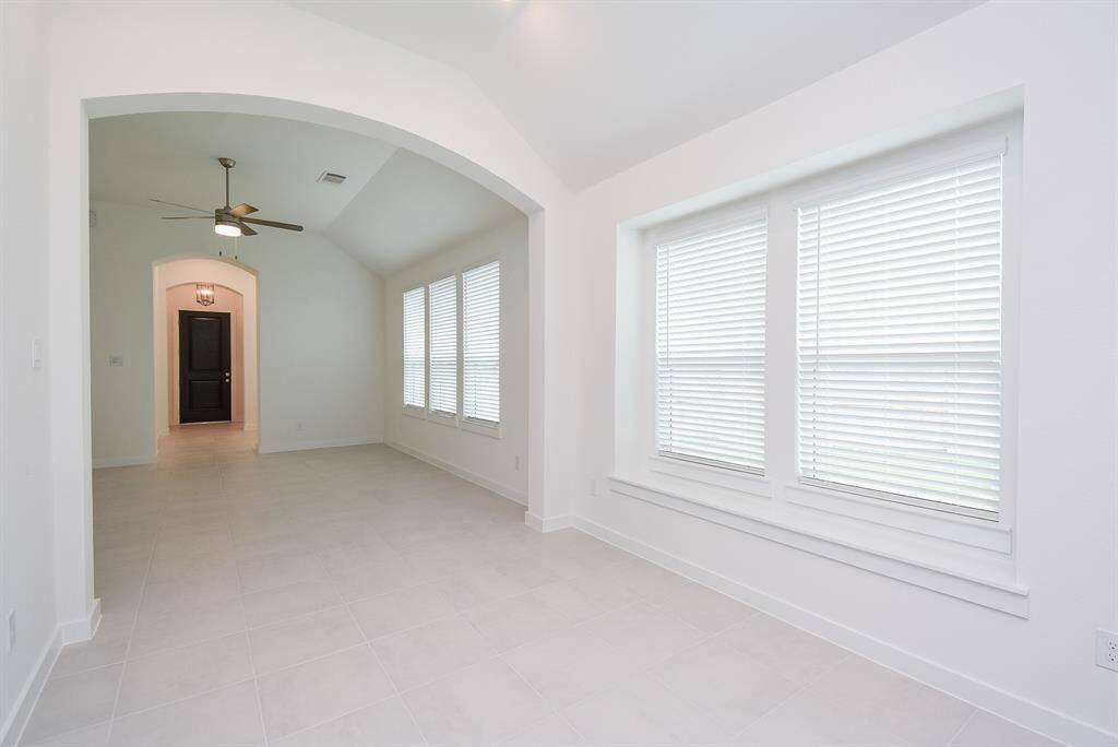 What a marvelous streamlined view from dining area, straight down to the front entrance.