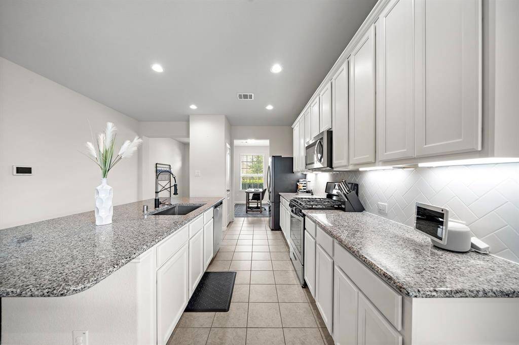 Kitchen with island