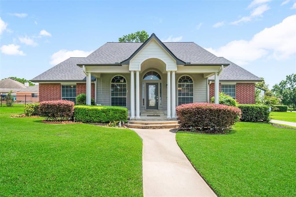 Beautiful one story brick home located on a low traffic cul-de-sac within Seven Coves.