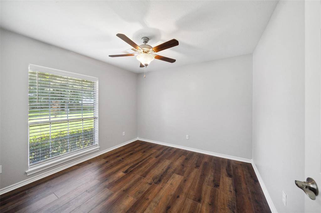Second bedroom.