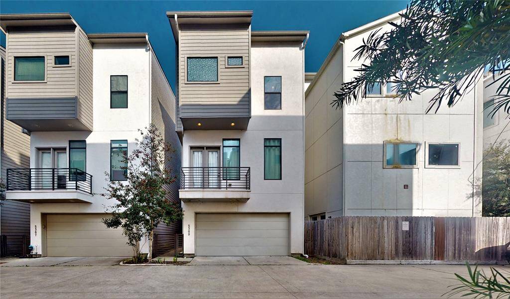Welcome to 5309 Inker... this 10-year old townhome is in the heart of the Washington Corridor and just a few blocks away from Memorial Park!