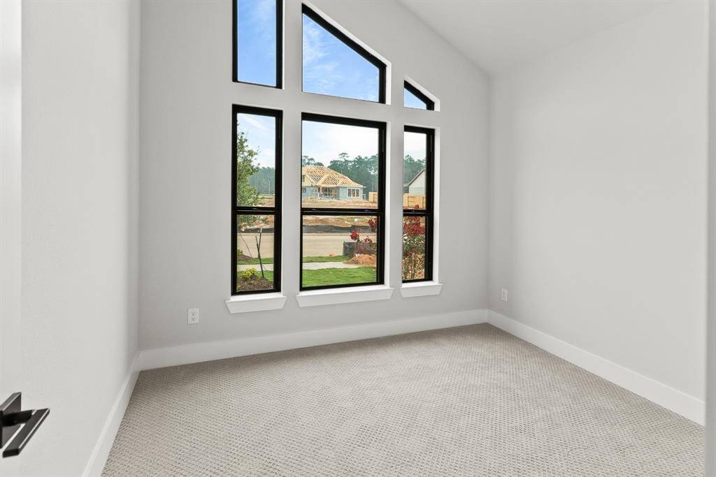 Front bedroom/study