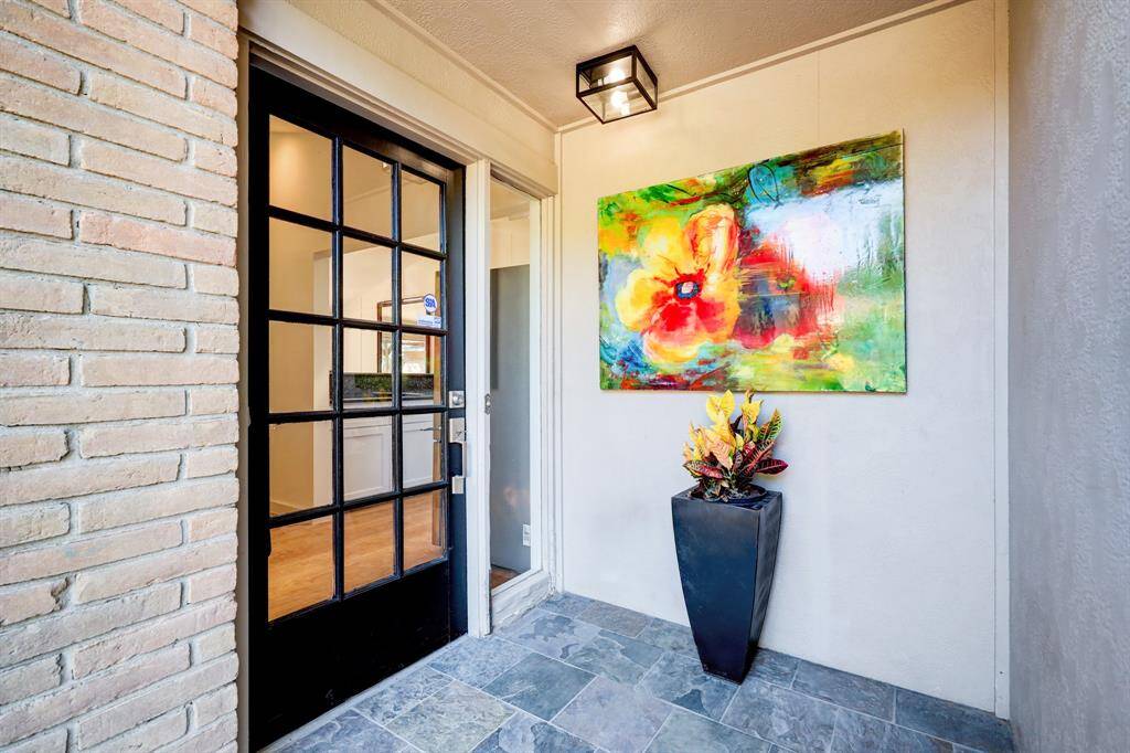 Vibrant front covered patio