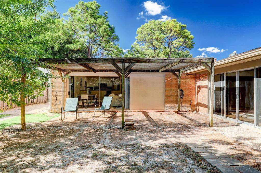 Back yard with pergola and mature trees