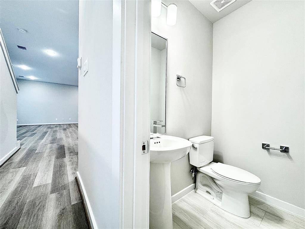 Second floor - guest bath