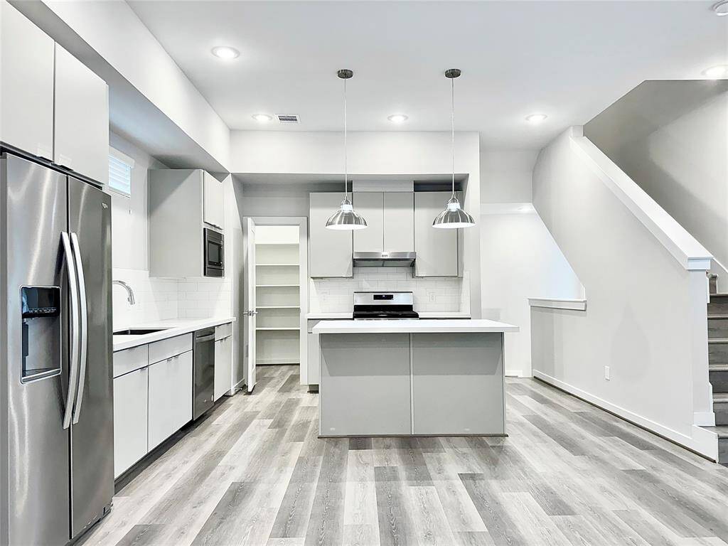 Kitchen walk-in pantry