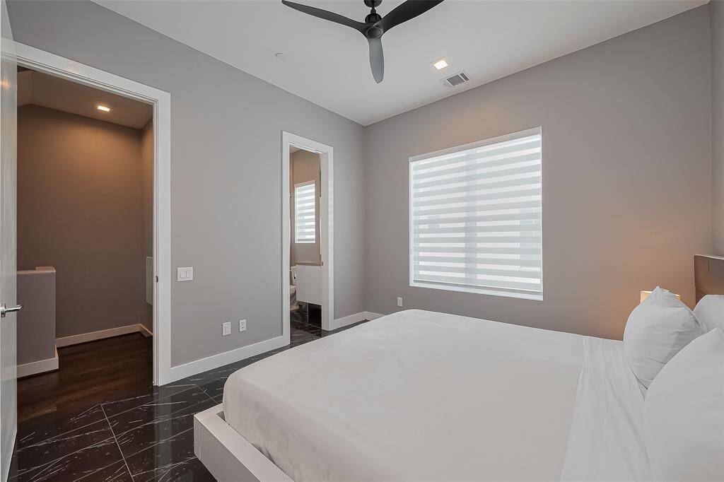 Guest Room with en suite bathroom