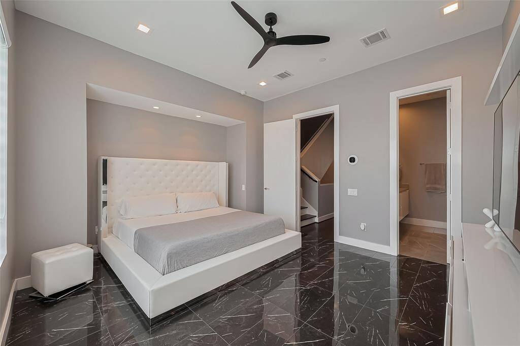 Primary Room with cove and recessed lighting above