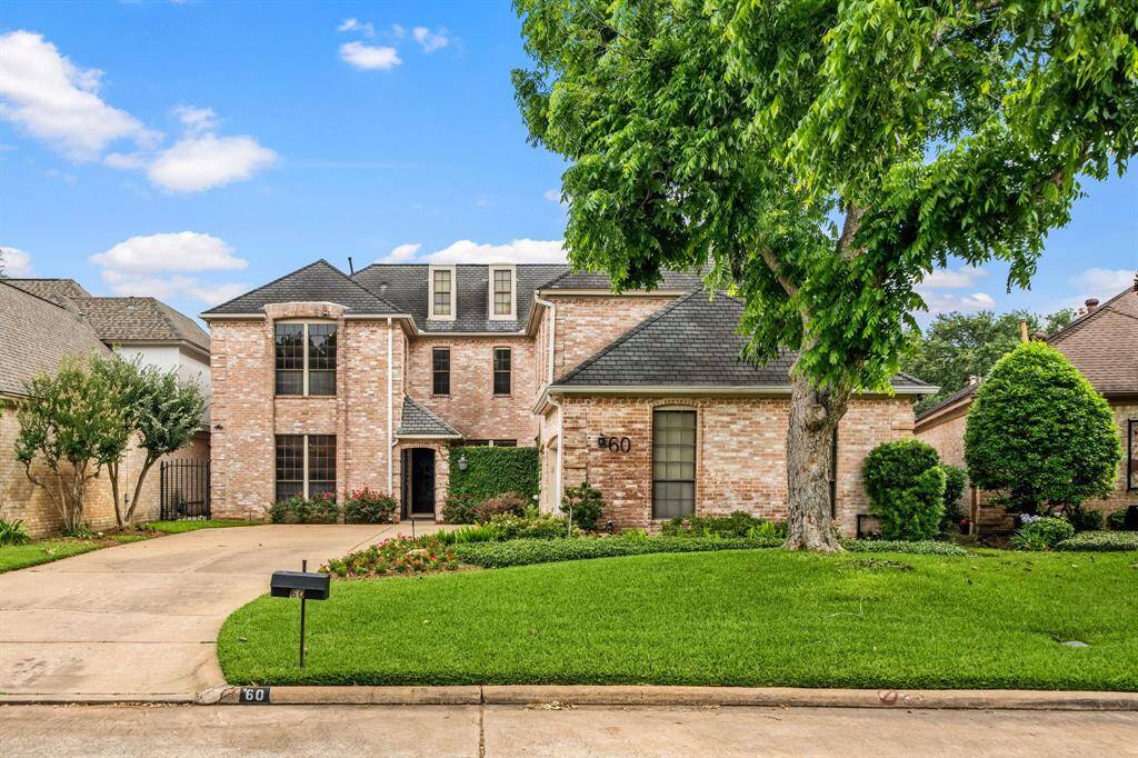Welcome home to 60 Crestwood Circle in the golf course community of Sugar Creek.