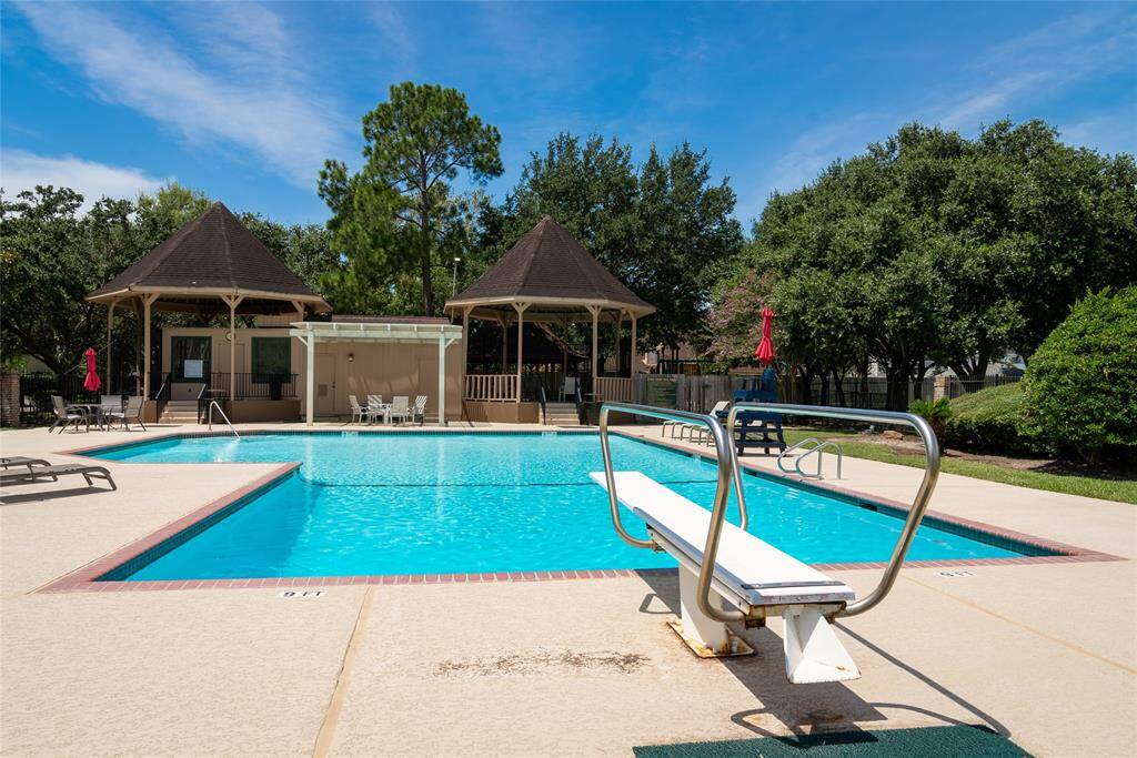 Neighborhood pool - @ Searls Park