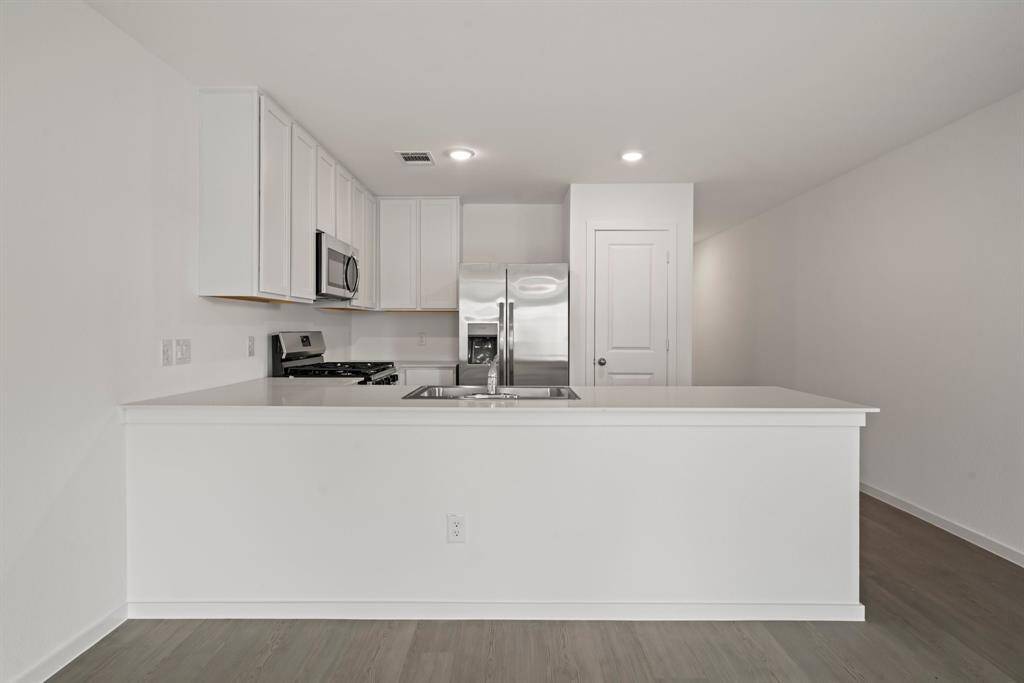 Counter space for barstools.