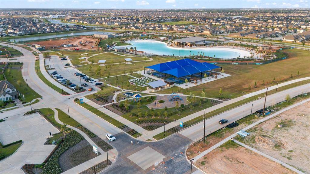Entire view of available amenities near the lagoon.