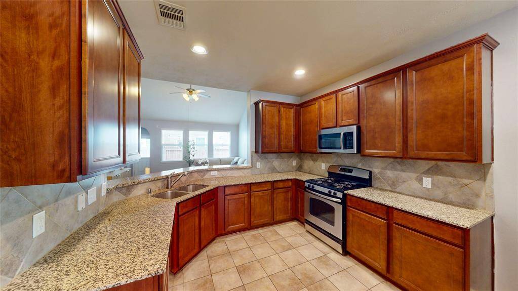 Kitchen with 42" Cabinets and Granite Counters