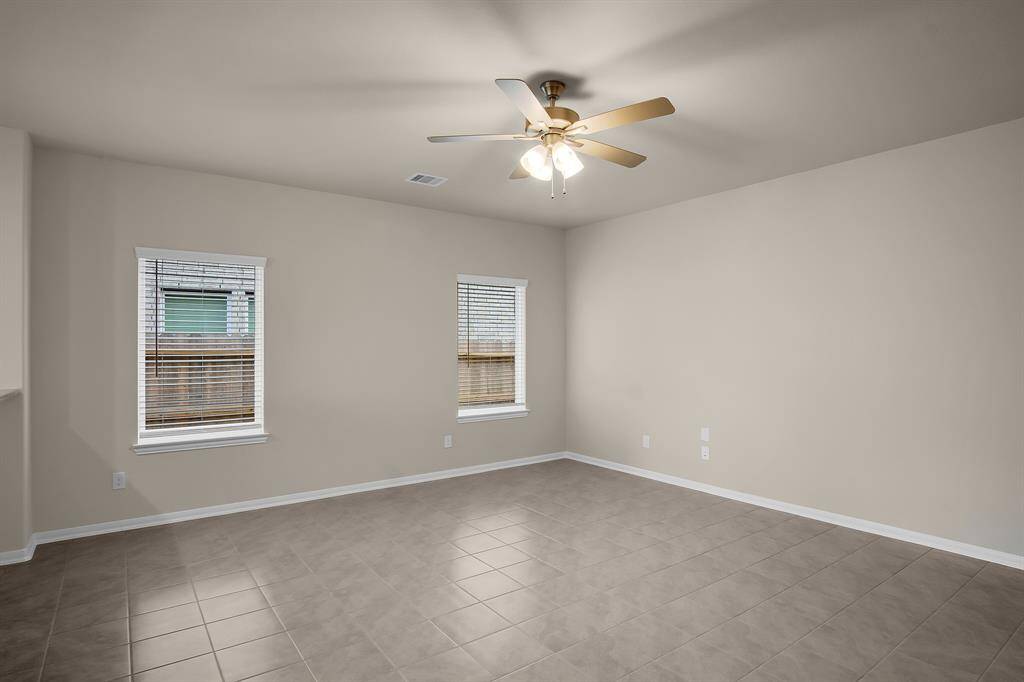 Spacious living room