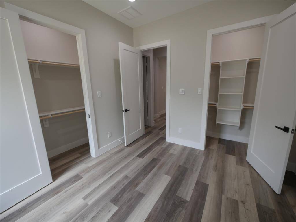 2 walk in closets