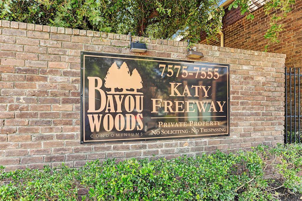 Conveniently located near Downtown, the Galleria, City Center and the major freeways, there is no better location in Houston
