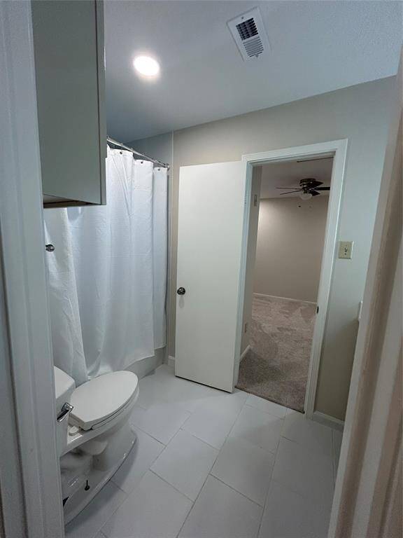 Jack & Jill Bath with granite counter and tub/shower combo