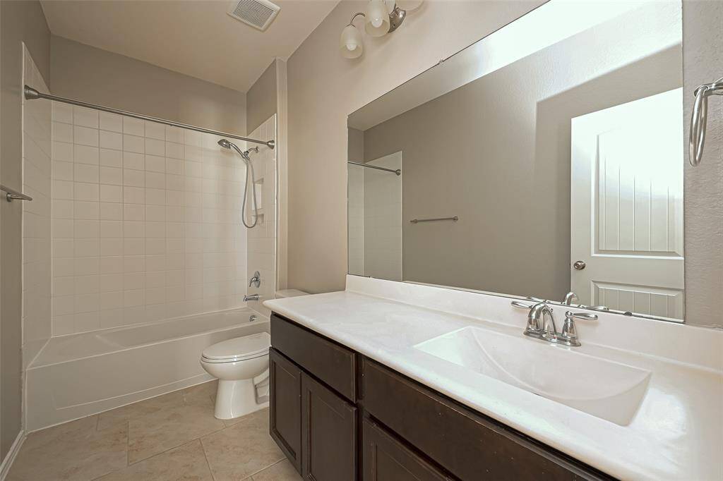 This delightful secondary bathroom offers both functionality and comfort, making it a perfect retreat for your daily routines or unwinding after a long day.