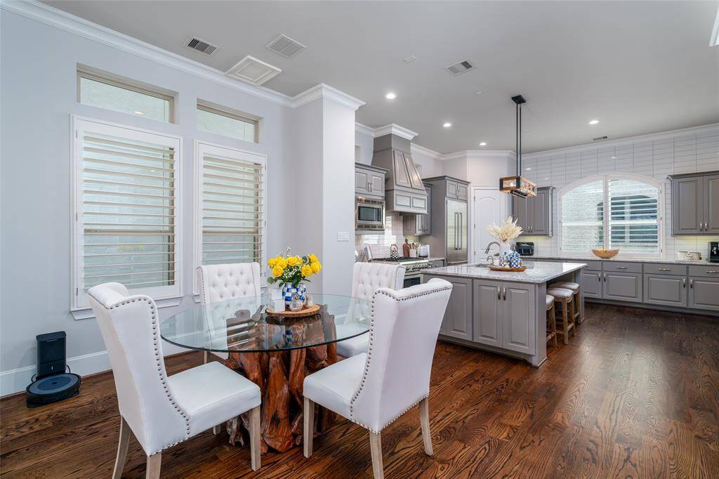 Bright and spacious dining area perfectly situated between the kitchen and living room.