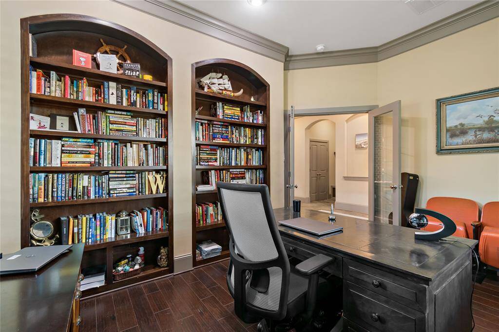 Built-in book shelves make an office complete