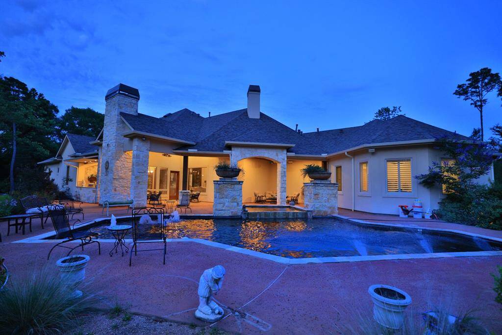 Even though it is on the golf course, it has some privacy to the backyard.
