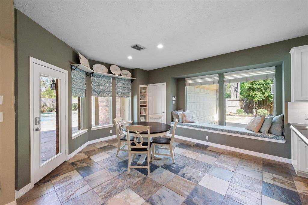 breakfast area