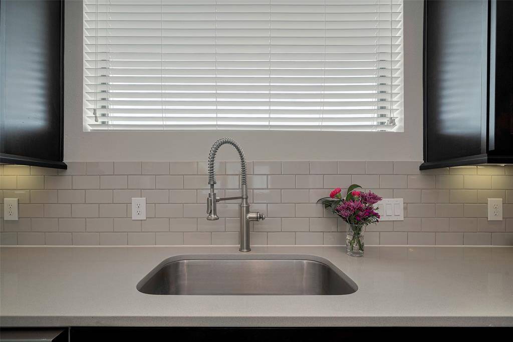 Single basin sink and modern faucet.